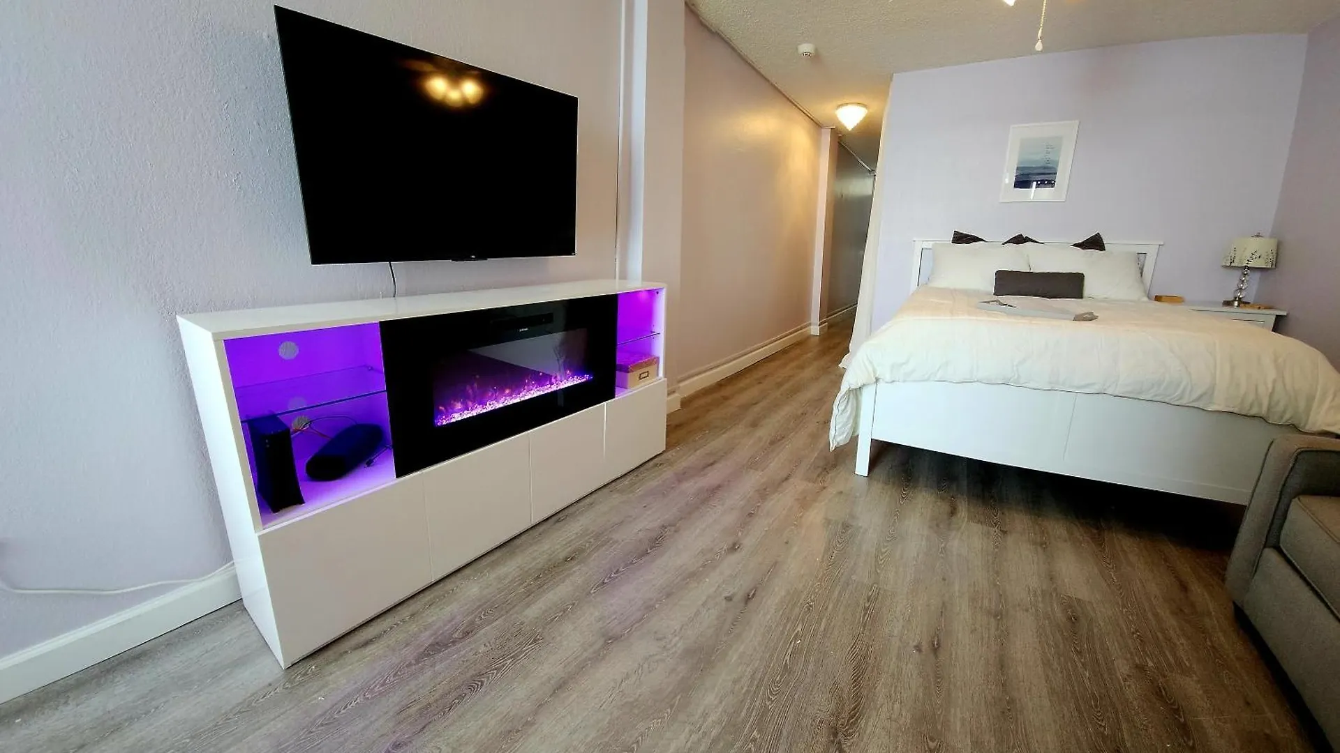 Purple Reign: A Chic, Romantic Oceanfront Getaway - Sleeps 4 Daytona Beach Apartament